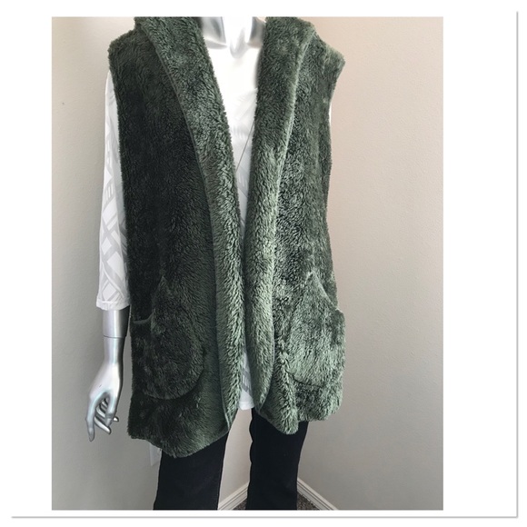 Forest Green Faux Fur Hoodie Vest - Picture 3 of 3